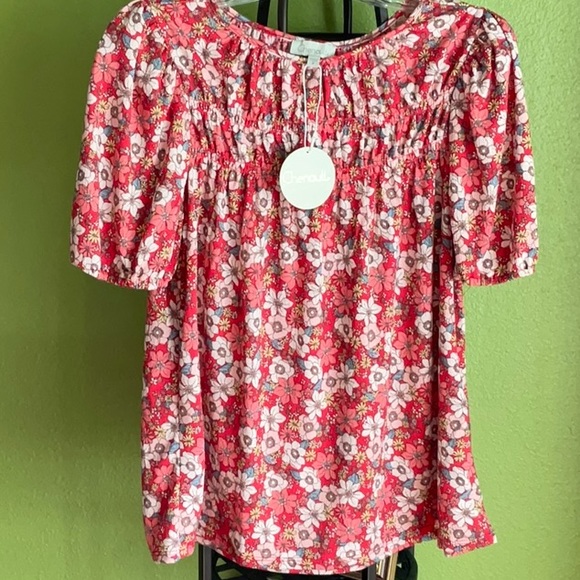 Chenault Tops - 💖New Listing! Chenault Coral floral crew neck blouse with bodice shirring